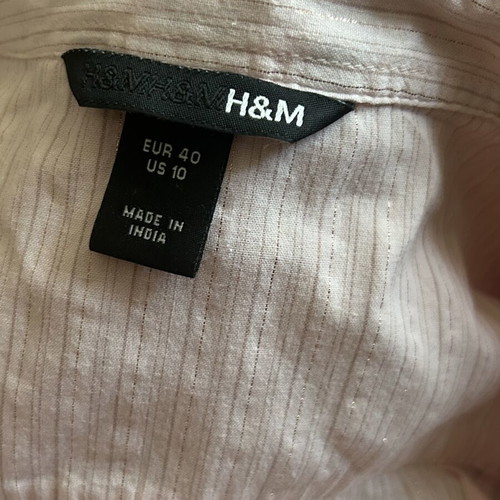 H&M light pink short-sleeve shirt with pockets, size M