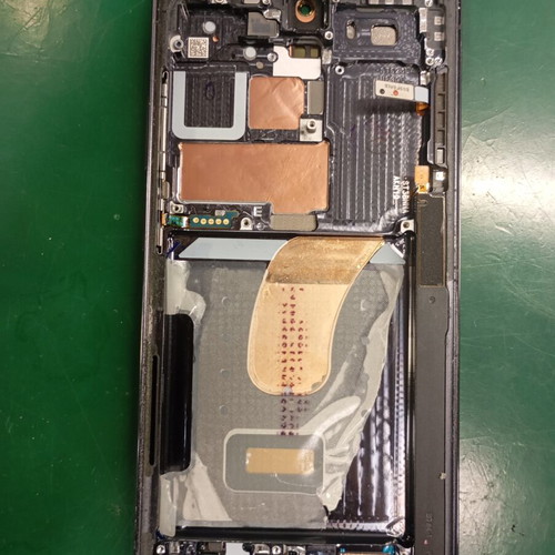 Samsung Galaxy S23 Ultra 5G screen used with minor crack