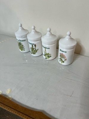 Spice Jar Set New, 4 Porcelain Jars with Lids and Herb Labels