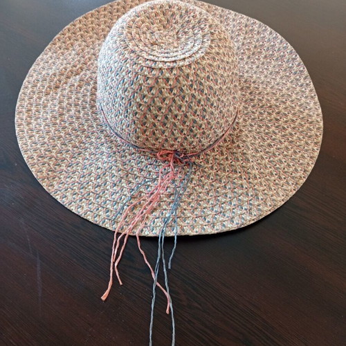 Round beach hat large beige coral like new, diameter 43 cm