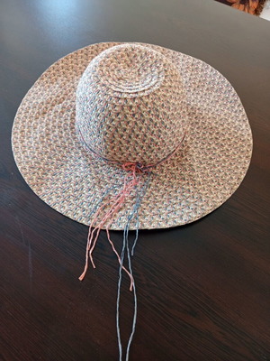 Round beach hat large beige coral like new, diameter 43 cm