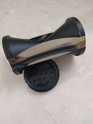 Vegetable cutter like new with double blade