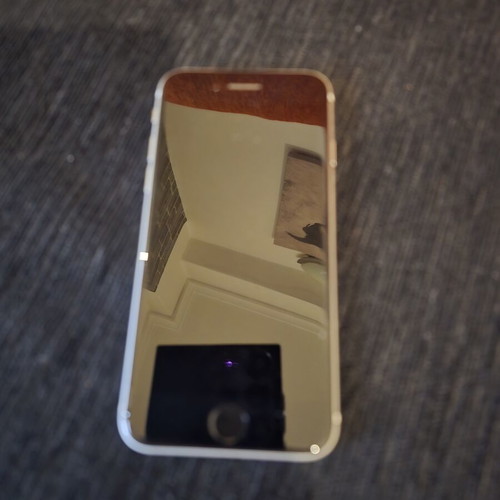 Iphone SE 64GB in excellent condition, white