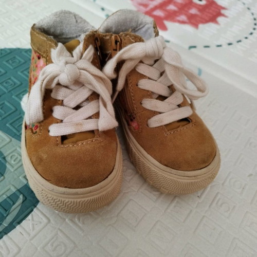 Winter girls boots used, size 22, with side zipper