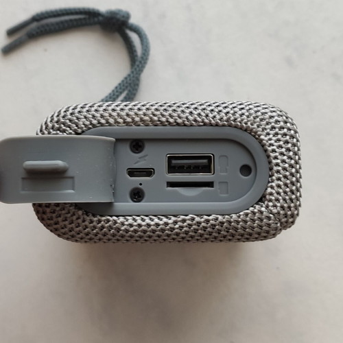 Bluetooth USB speaker new with FM radio and 500 mAh battery