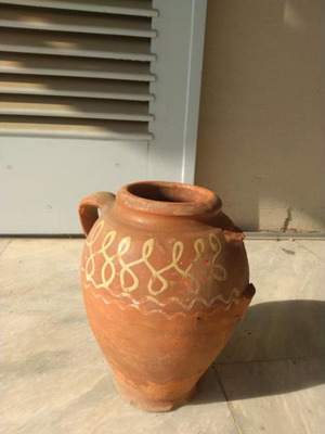 Old small kioupi with broken handle