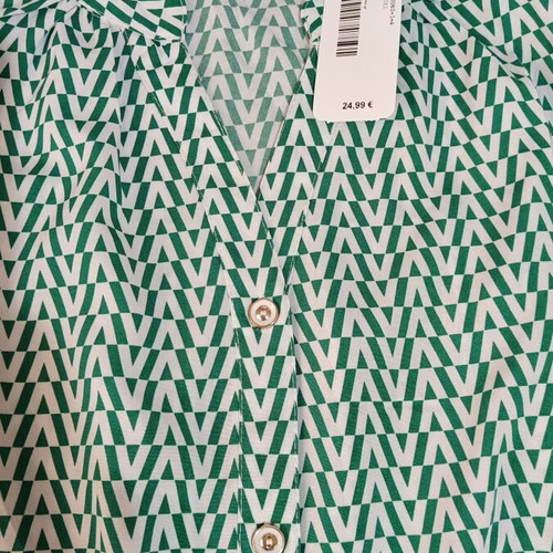 Long shirt new with belt in white and green, size S-M