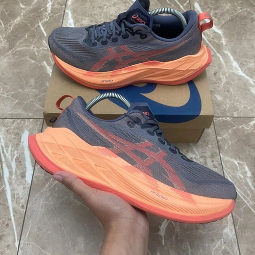 Asics Superblast 2 athletic shoes like new, size 43.5