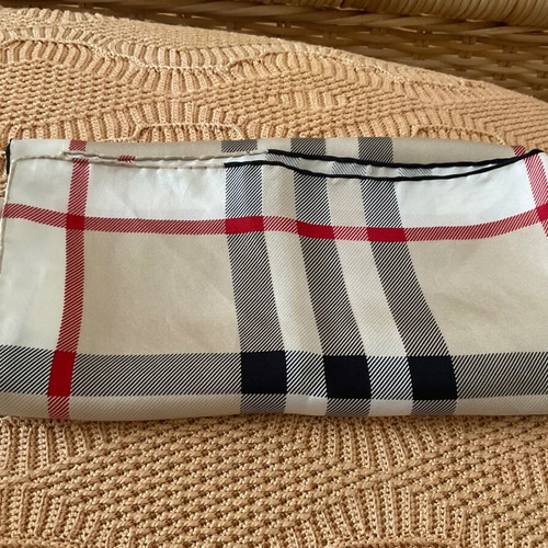 Burberrys silk square scarf 45x45 cm like new, beige
