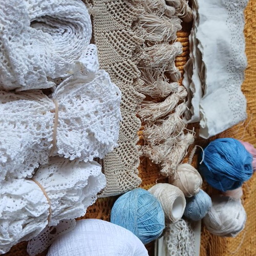 Laces and knitting threads used, bundle