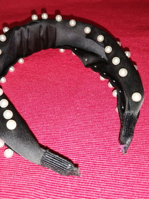 Диадема за коса употребявана, черен сатен с бели перли
