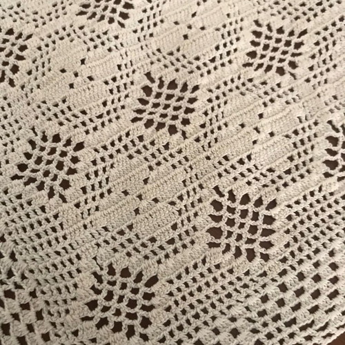 Beige handmade table runner and 4 light beige napkins