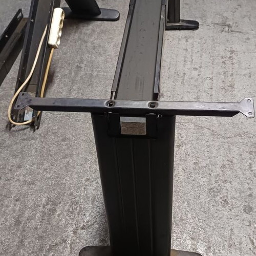 Professional double desk 2.10x1.80 m like new with metal base