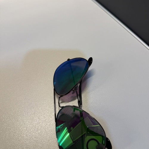 Aviator sunglasses like new with black frame and blue-purple mirror lenses
