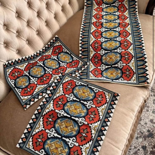 Embroidery set like new, beautiful colors, popular design