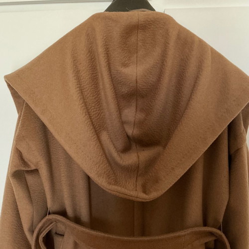 Max Mara camel coat size 40/42 like new with satin lining