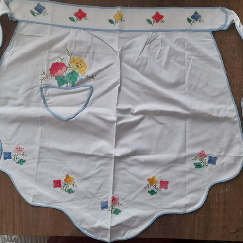 Set of three aprons with flowers and pockets, new, white and pink