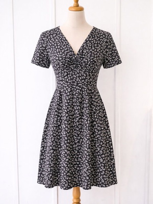 Φόρεμα Shein XL (42) Μαύρο με λευκό floral καλοκαιρινό καινούριο