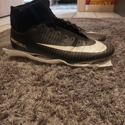 Nike football shoes used, size 40