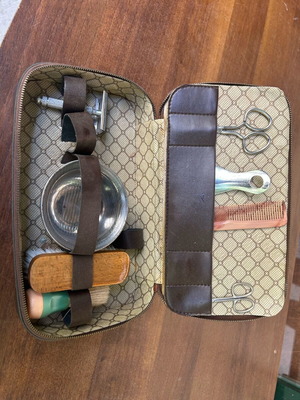 Men's grooming set