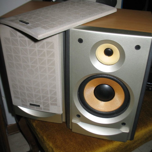 Thomson speaker pair used, 2x15 W, 25x16x18 cm