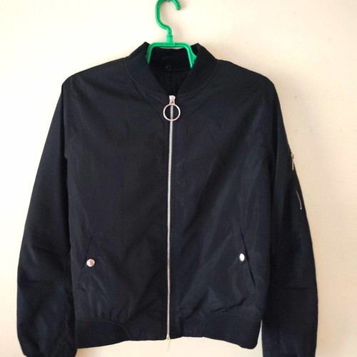 Women's jacket like new, size M, black with silver zipper