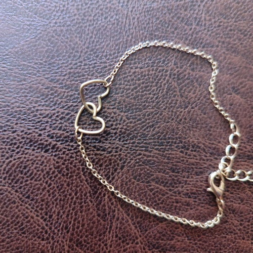 Bracelet with hearts B6 like new