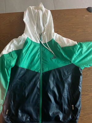 Nike αντιανεμικό λευκό μέγεθος M σαν καινούργιο