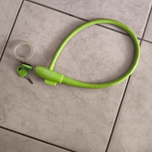 Bicycle lock like new with 2 keys, flexible design