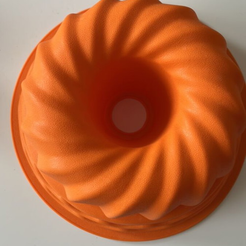 Round silicone cake mold orange like new
