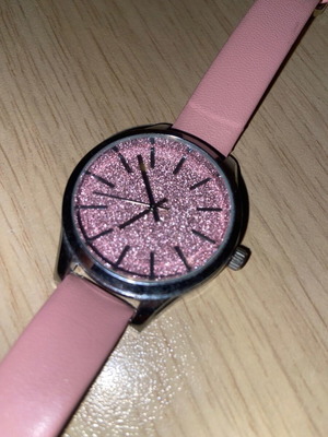Wristwatch women's pink like new