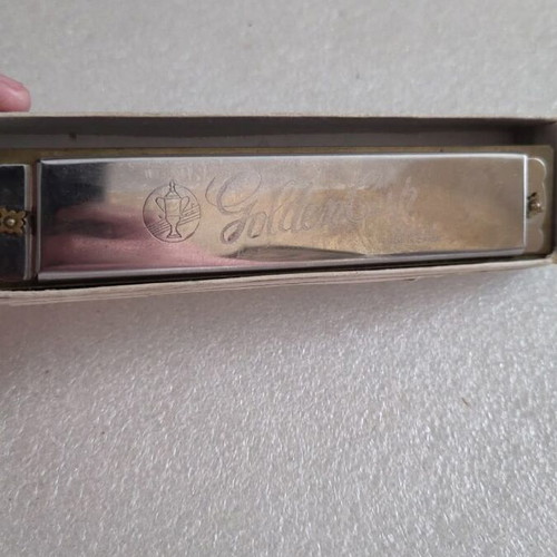 Harmonica vintage used in its box