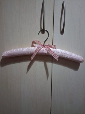 Pink Hanger Memorial Like New