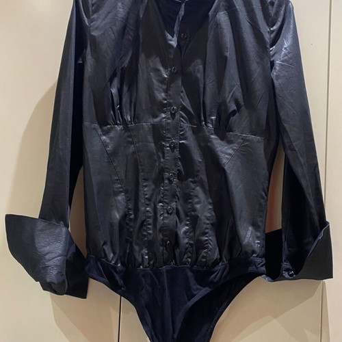 Lynne Black Shirt Bodysuit like new with elastic sleeves
