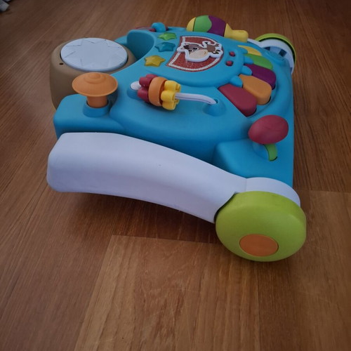 Infantino 3-in-1 Activity Table and Walker like new, musical