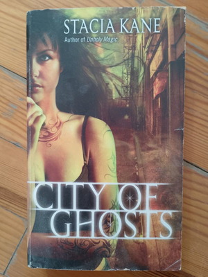 Βιβλίο City of Ghosts paperback