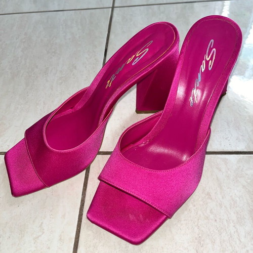 Sante satin fuchsia sandals like new, size 39