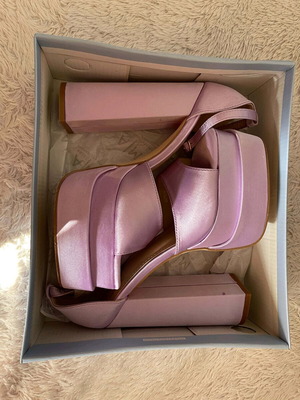 Lilac sandals new with thick 15.5 cm heel size 39
