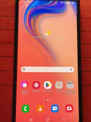 Samsung Galaxy A7 SM A730F Gold Dual SIM smartphone 2018 used with charger and cases