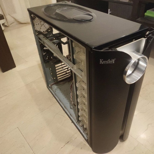 Thermaltake Kandalf Full Tower case like new, black/silver