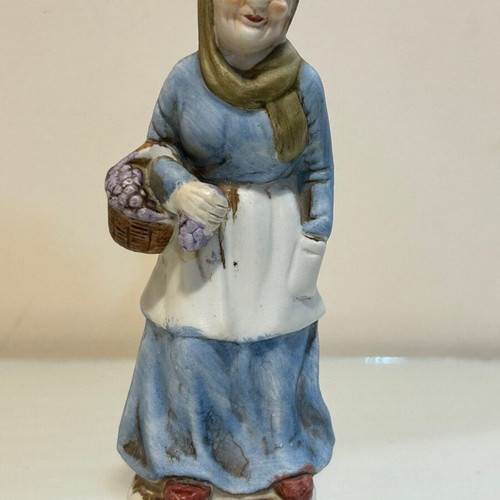 Vintage decorative figure Grandma with basket of grapes, like new, 17cm