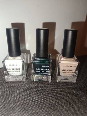 Korres Gel Effect Nail Color σετ 3 σαν καινούργιο, Blanc White, Velvet Green, Cocos Sand