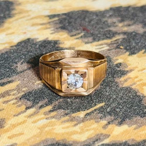 Gold men's ring 14K like new with white zircon stone