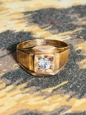 Χρυσό ανδρικό δαχτυλίδι 14Κ σαν καινούργιο με λευκή πέτρα ζιρκόν