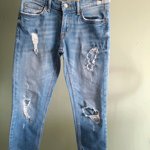 Zara relaxed fit jean with rips like new, blue, size XS