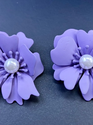 Purple flower earrings 100% new