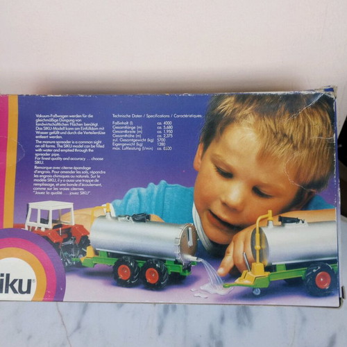 Siku 1:32 Fertilizer Spreading Trailer 2252 new