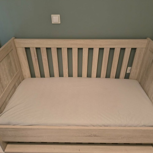 Wooden cot convertible to 70x140 bed with cocomat mattress