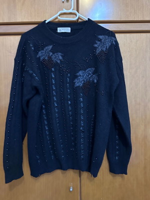 Modissimo Collection women's knitted sweater black, like new