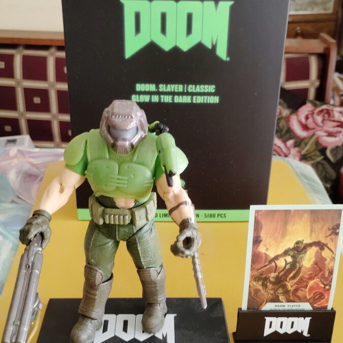 Doom Slayer Classic Glow in the Dark Edition figure